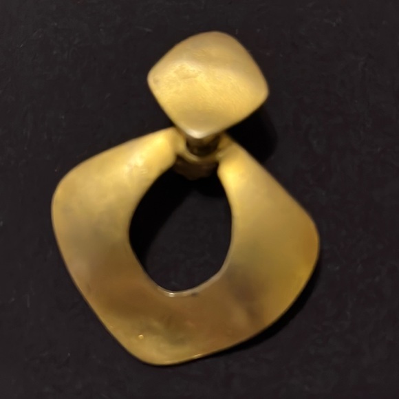 VINTAGE 1980’S GOLDTONE FOOR KNOCKER EARRINGS - Picture 5 of 8